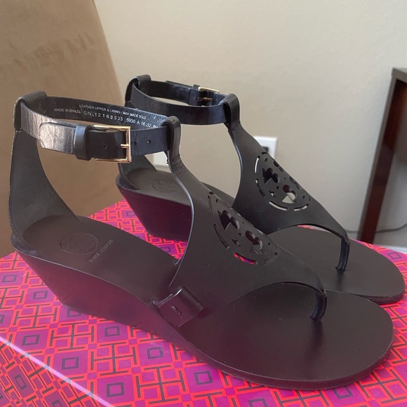 Tory Burch Zoey 50mm Wedge Sandal. Color: Black. Size 8 - Picture 5 of 7